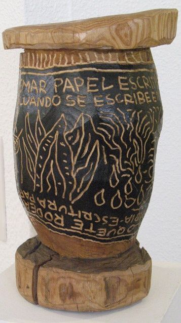 Skulptur mit dem Titel "Objeto Ritual" von Kardo Kosta, Original-Kunstwerk