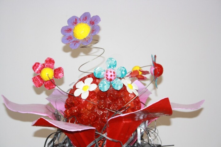 love is a flower 雕塑, 31.5x31.5 in
