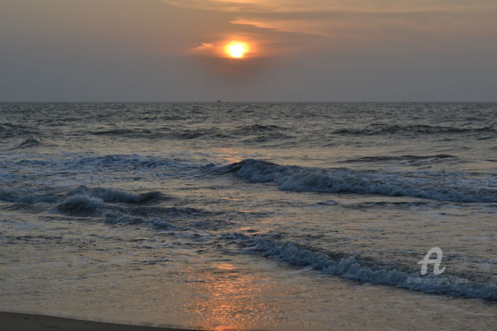 Photography titled "Océan" by Mariska Ma Veepilaikaliyamma, Original Artwork