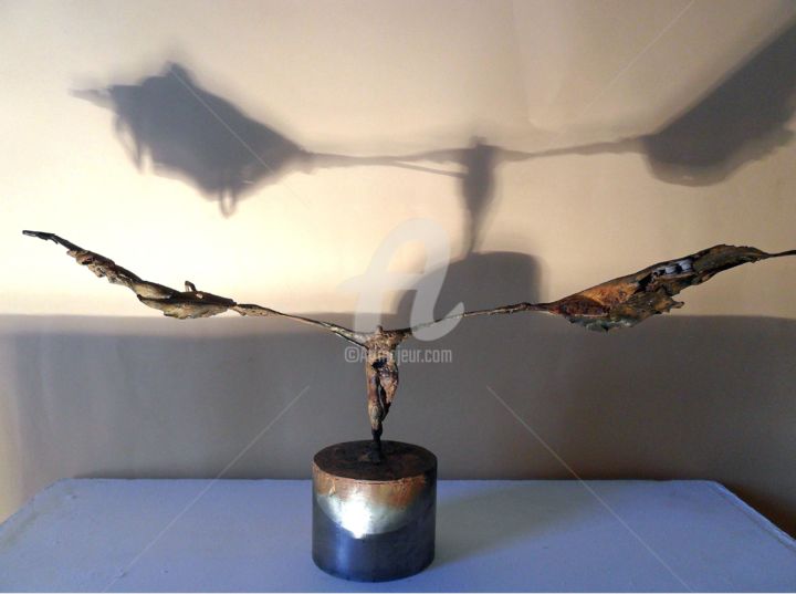 Sculpture titled "La liberté II" by Michael Dumont, Original Artwork, Metals