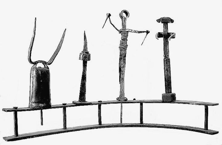 Sculptuur getiteld "corrida" door Enrique Carceller Alcón, Origineel Kunstwerk, Metalen