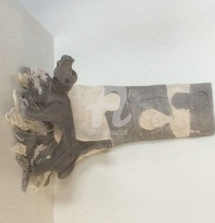 Sculpture titled "memorie off the old…" by Nino Vanhoorneweder, Original Artwork, Clay