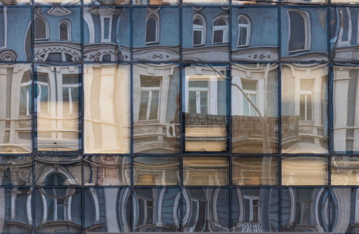 Fotografie getiteld "distorting windows" door Ievgen Gubareni, Origineel Kunstwerk
