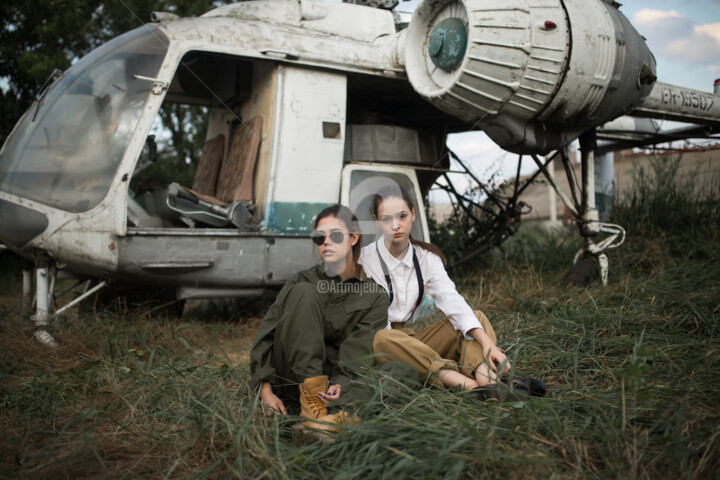 Photography titled "Girls helicopter" by Vyacheslav Korotkiy, Original Artwork