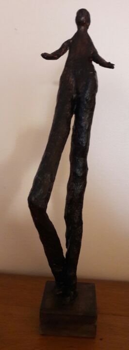 THE WALKER 雕塑, 17.7x3.5 in