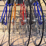 제목이 "BICICLETAS ECUALIZA…"인 디지털 아트 Juan Aguirre로, 원작, 3D 모델링 목재 패널에 장착됨