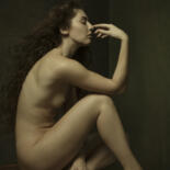 Photographie intitulée "Nude on the table" par Mathilde Oscar, Œuvre d'art originale, Photographie numérique