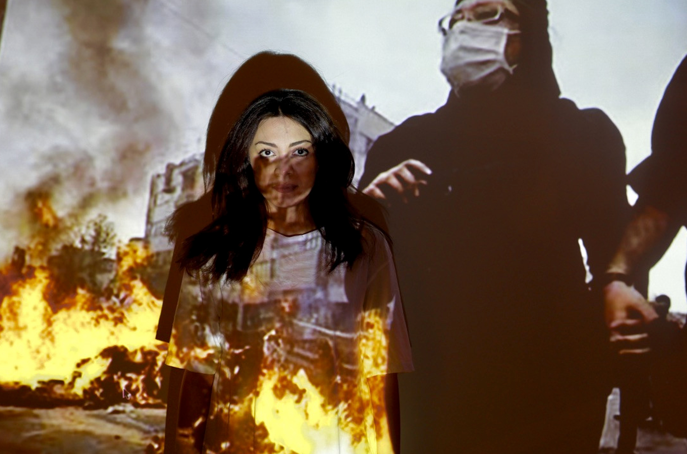 “Abre a tua arte, o eco do presente”: a vibrante seleção de Sonia Perrin